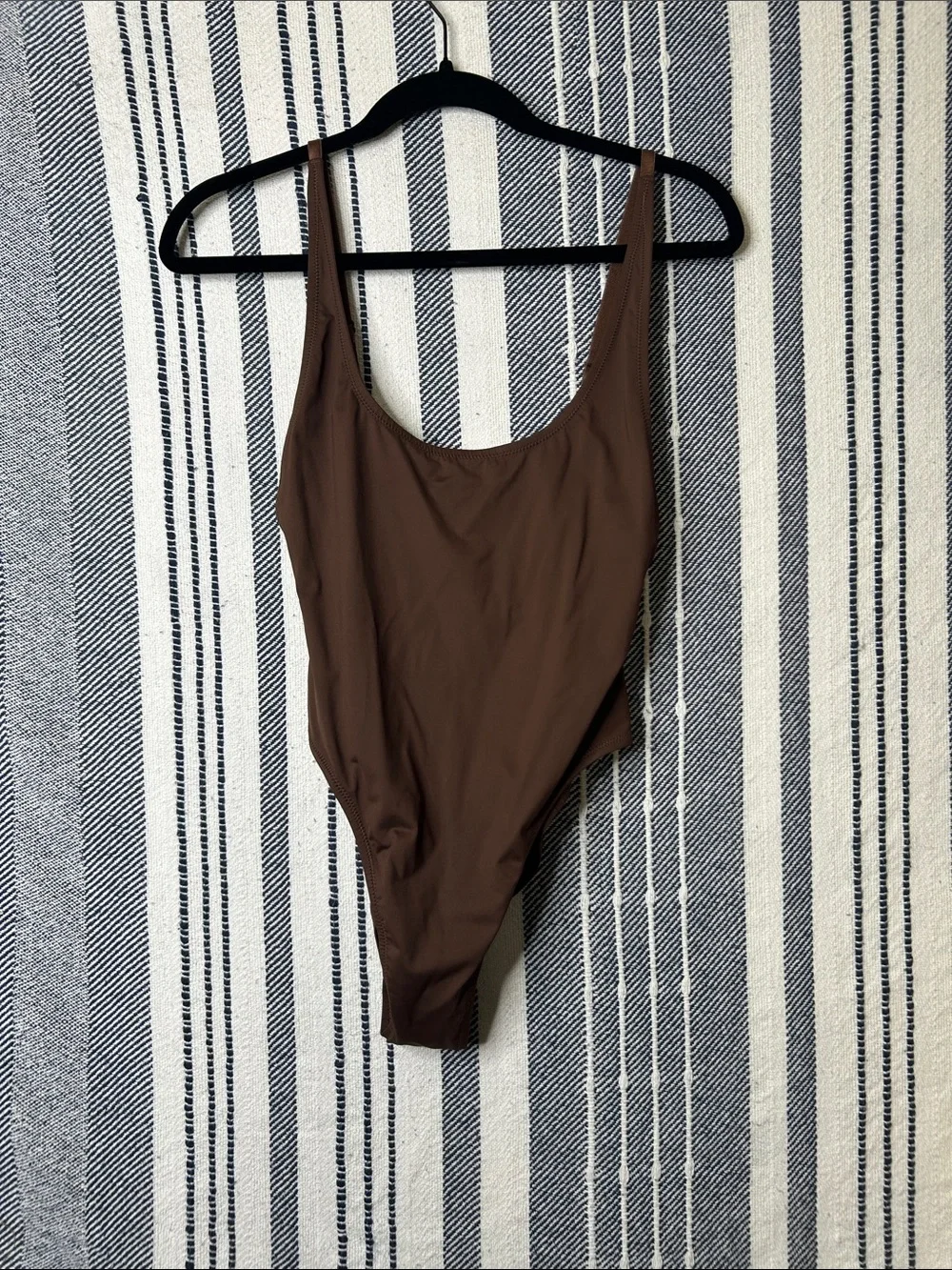 Skims Swim Scoop Neck One Piece Swimsuit